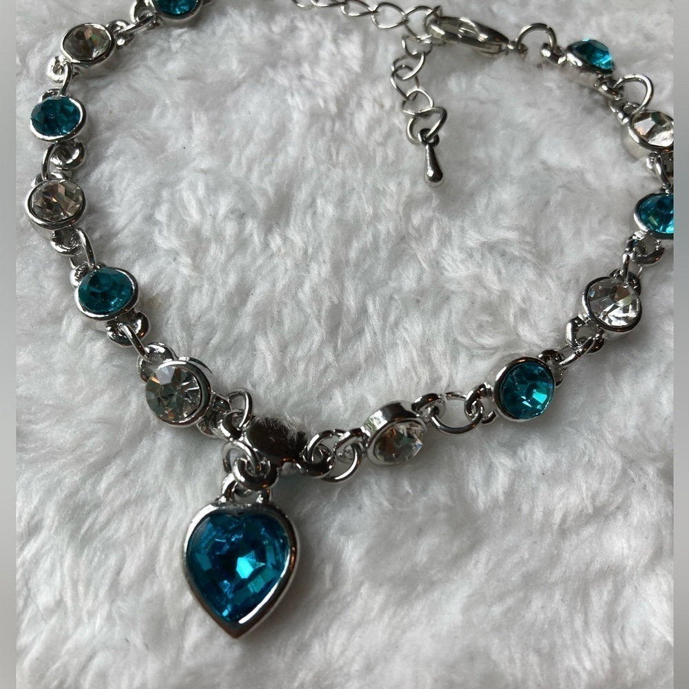 Heart‎ Charm w/ Blue Stones Bracelet